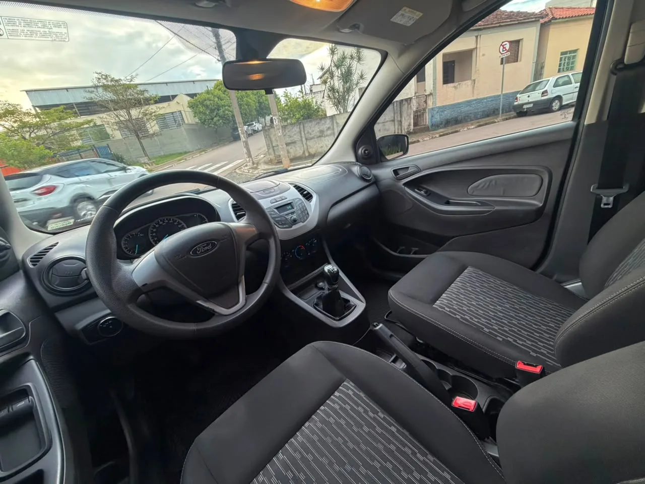 Ford KA SE — foto 7 de 10