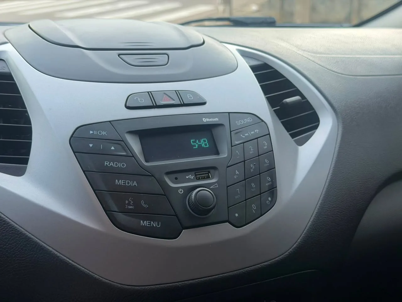 Ford KA SE — foto 9 de 10