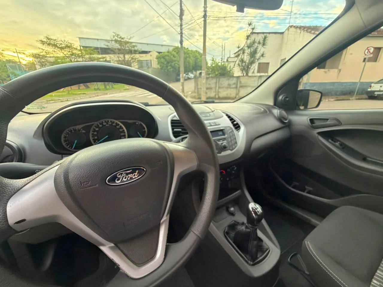 Ford KA SE — foto 8 de 10